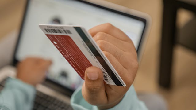 100 % online, sichere und papierfreie Plattform.